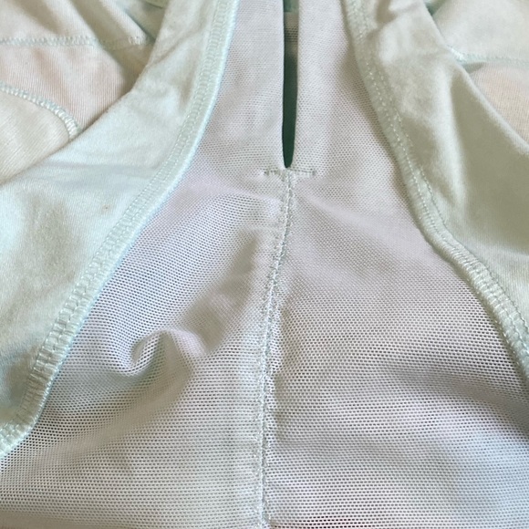 Lululemon active top - Picture 7 of 9